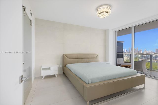 16385 Biscayne Boulevard 1221, North Miami Beach, FL 33160