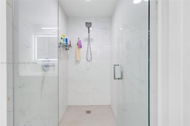 16385 Biscayne Boulevard 1221, North Miami Beach, FL 33160