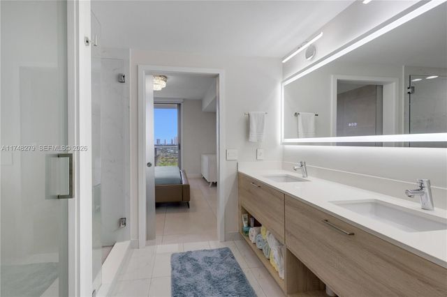 16385 Biscayne Boulevard 1221, North Miami Beach, FL 33160