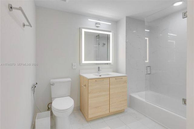 16385 Biscayne Boulevard 1221, North Miami Beach, FL 33160
