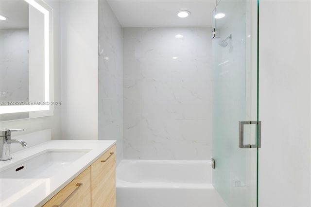 16385 Biscayne Boulevard 1221, North Miami Beach, FL 33160