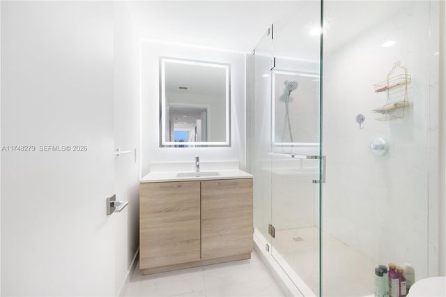 16385 Biscayne Boulevard 1221, North Miami Beach, FL 33160