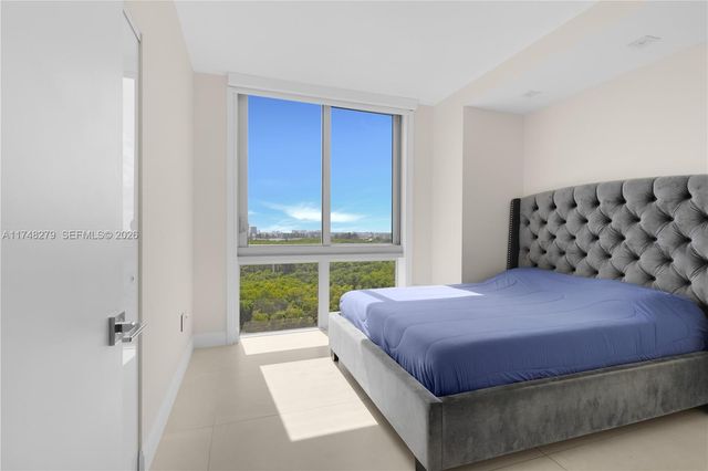 16385 Biscayne Boulevard 1221, North Miami Beach, FL 33160
