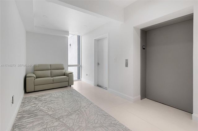 16385 Biscayne Boulevard 1221, North Miami Beach, FL 33160