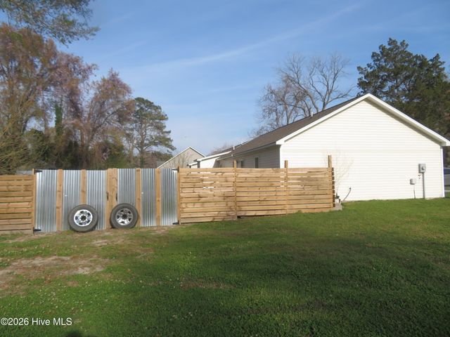 408 7th Street, Maysville, NC 28555