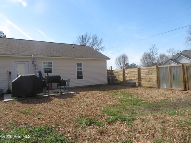 408 7th Street, Maysville, NC 28555