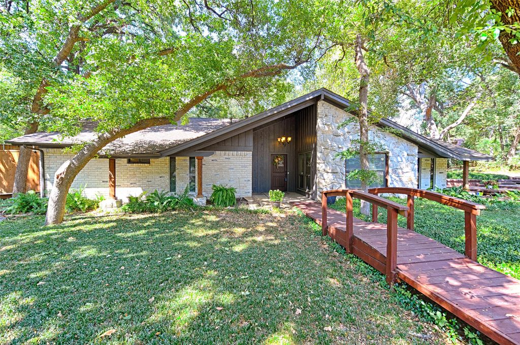 1701 Timbers Drive, Irving, TX 75061