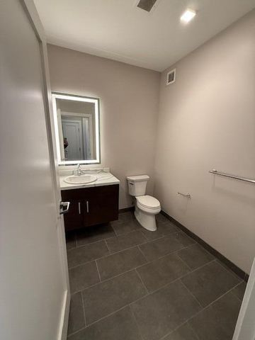 480 N Main Street 711, Royal Oak City, MI 48067