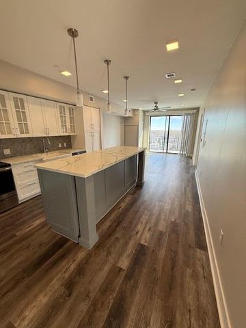 480 N Main Street 711, Royal Oak City, MI 48067