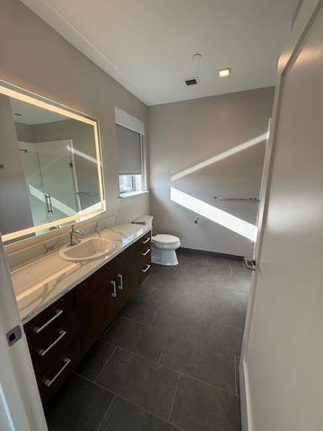 480 N Main Street 711, Royal Oak City, MI 48067