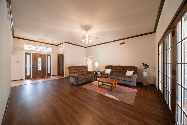 3017 Greenshire Dr, Schertz, TX 78154