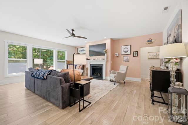 203 Spinnaker Court 104, Lexington, NC 27292