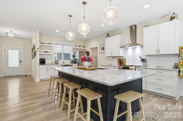 203 Spinnaker Court 104, Lexington, NC 27292