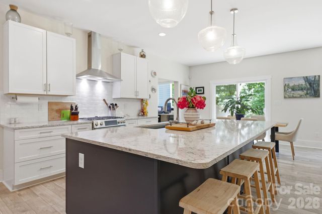 203 Spinnaker Court 104, Lexington, NC 27292