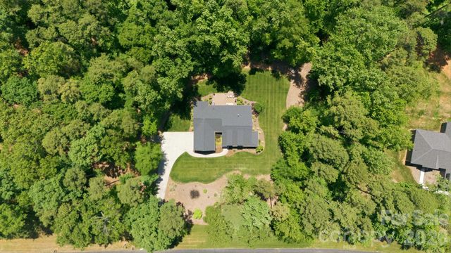 203 Spinnaker Court 104, Lexington, NC 27292