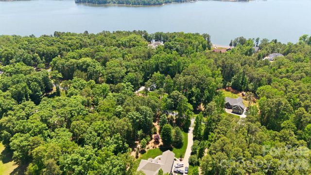 203 Spinnaker Court 104, Lexington, NC 27292
