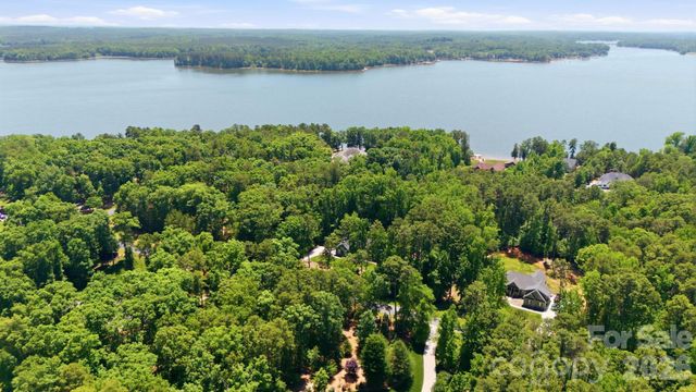 203 Spinnaker Court 104, Lexington, NC 27292