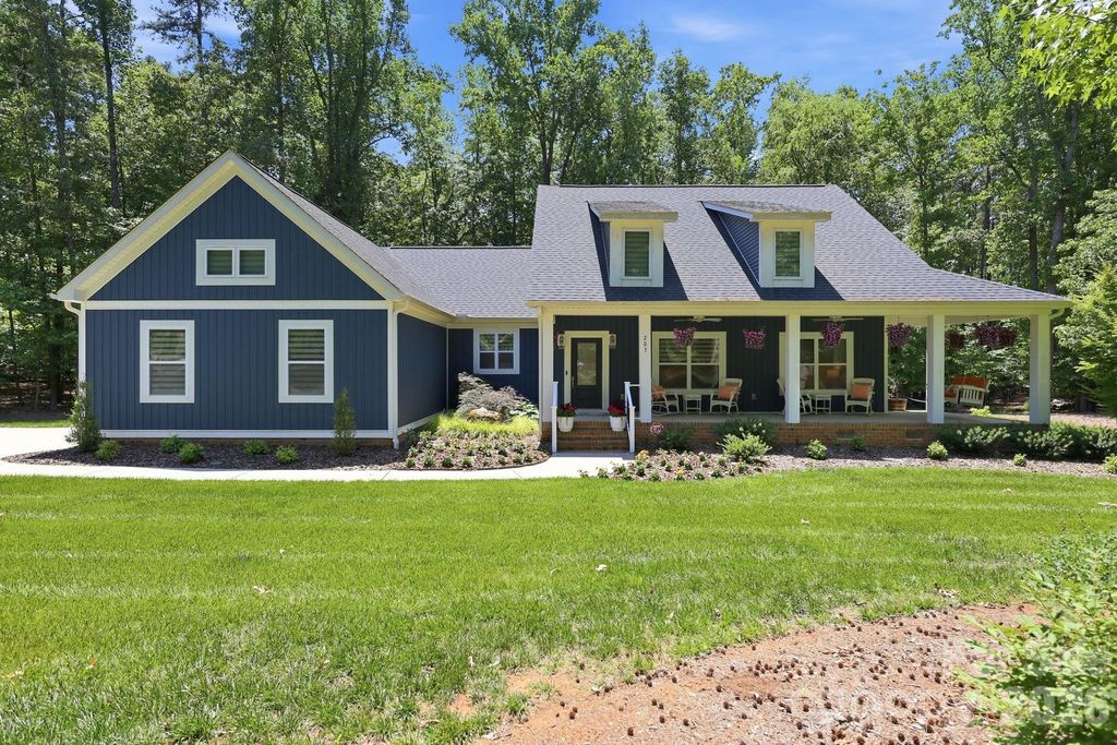 203 Spinnaker Court 104, Lexington, NC 27292