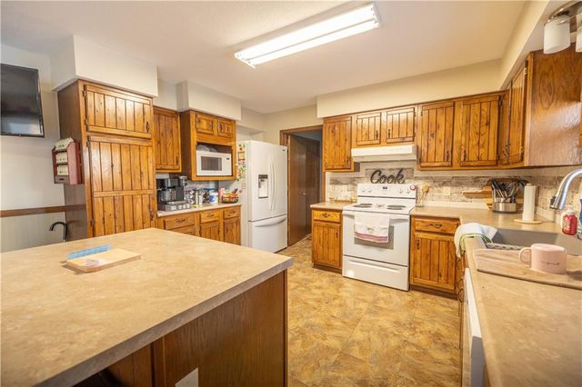 1424 Alleghany Street, Burlington, KS 66839
