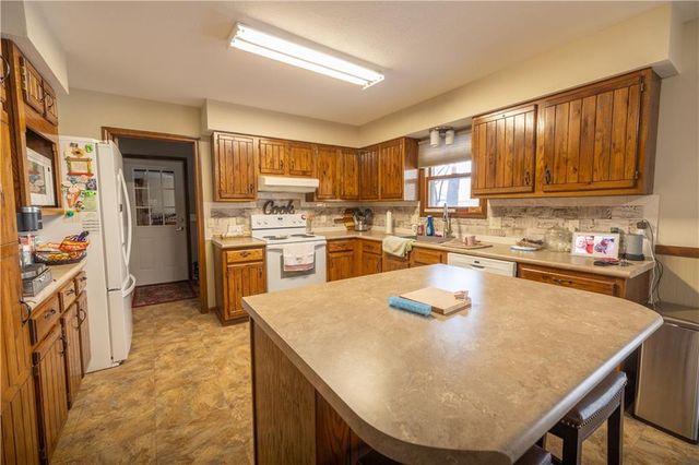 1424 Alleghany Street, Burlington, KS 66839