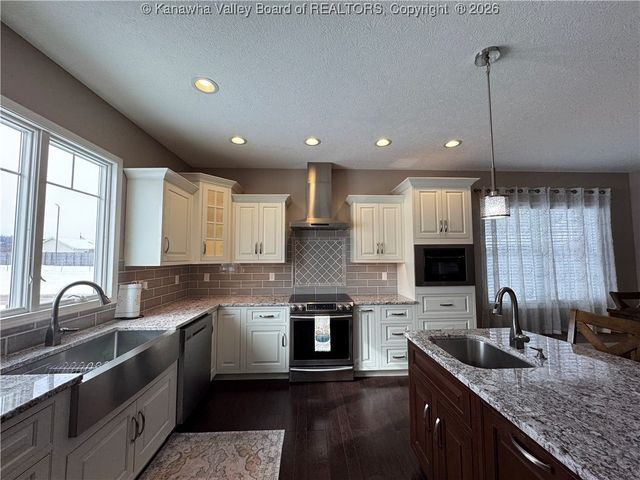 218A Ivywood Street, Eleanor, WV 25070