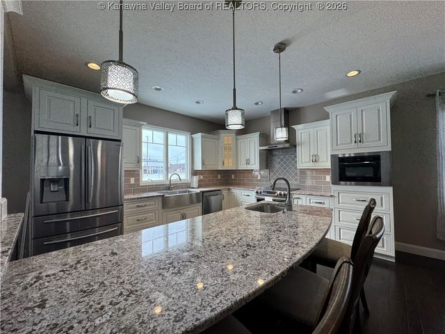 218A Ivywood Street, Eleanor, WV 25070