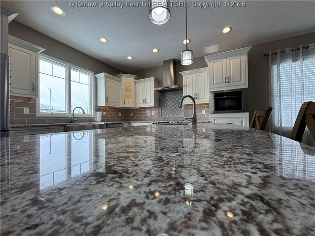 218A Ivywood Street, Eleanor, WV 25070