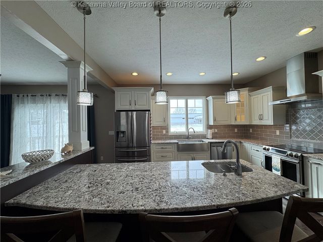 218A Ivywood Street, Eleanor, WV 25070