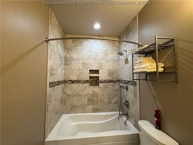 218A Ivywood Street, Eleanor, WV 25070