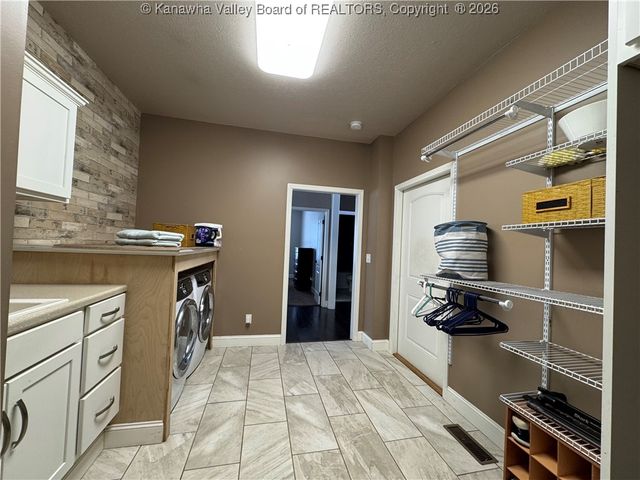 218A Ivywood Street, Eleanor, WV 25070