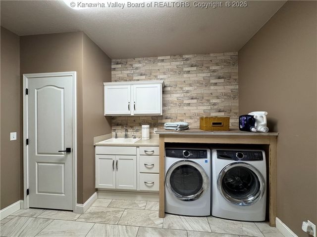 218A Ivywood Street, Eleanor, WV 25070