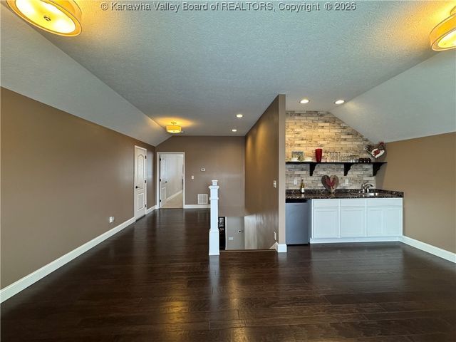 218A Ivywood Street, Eleanor, WV 25070