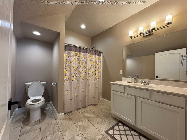 218A Ivywood Street, Eleanor, WV 25070