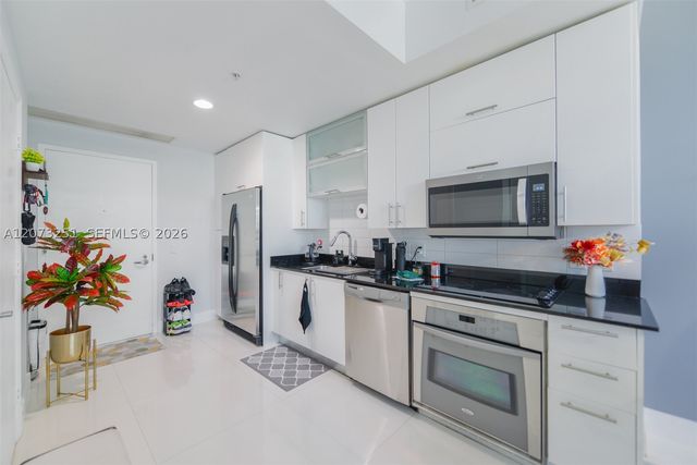 60 SW 13th St 2404, Miami, FL 33130