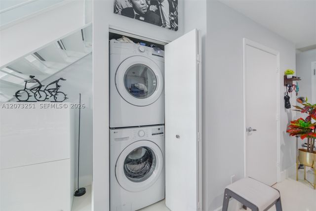 60 SW 13th St 2404, Miami, FL 33130