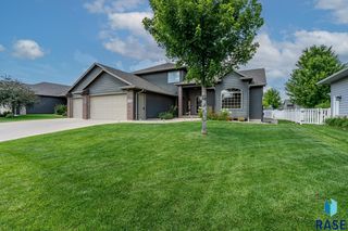 1004 W Whispering St, Sioux Falls, SD 57108