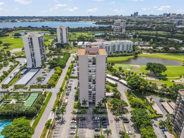 2425 PRESIDENTIAL Way 1006, West Palm Beach, FL 33401