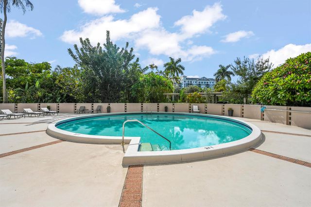 2425 PRESIDENTIAL Way 1006, West Palm Beach, FL 33401
