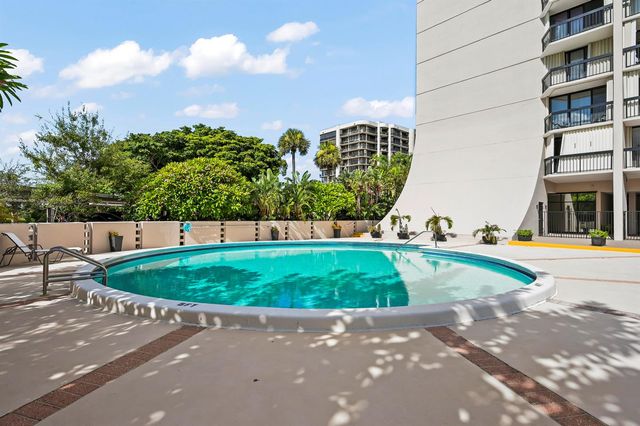 2425 PRESIDENTIAL Way 1006, West Palm Beach, FL 33401