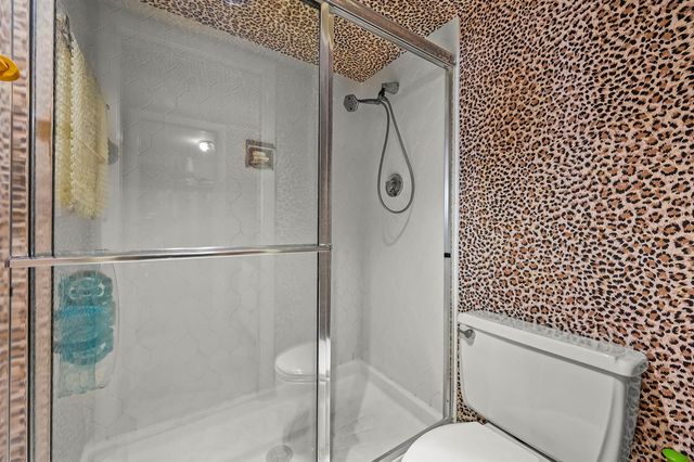 2425 PRESIDENTIAL Way 1006, West Palm Beach, FL 33401