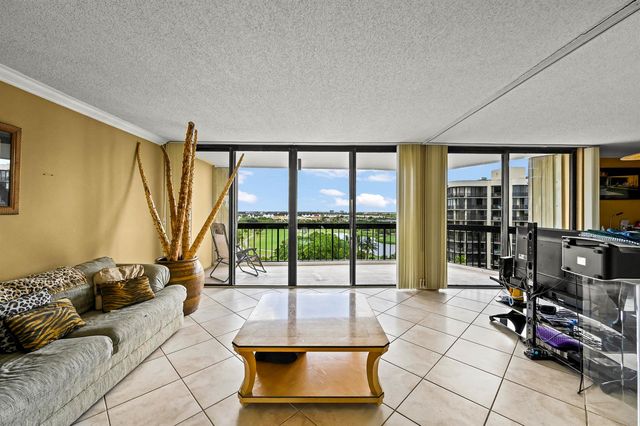 2425 PRESIDENTIAL Way 1006, West Palm Beach, FL 33401