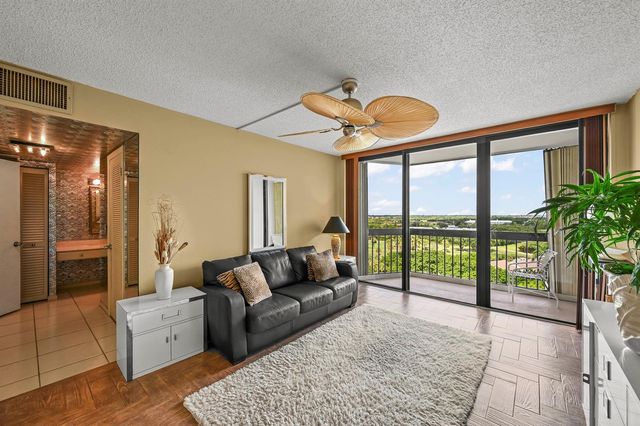 2425 PRESIDENTIAL Way 1006, West Palm Beach, FL 33401
