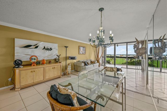 2425 PRESIDENTIAL Way 1006, West Palm Beach, FL 33401