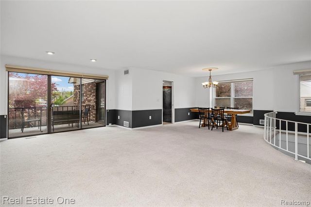 4320 Knightsbridge Lane, West Bloomfield, MI 48323