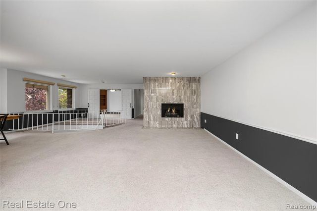 4320 Knightsbridge Lane, West Bloomfield, MI 48323