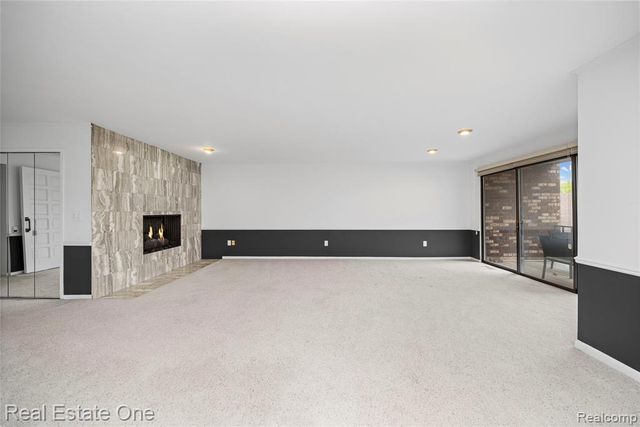 4320 Knightsbridge Lane, West Bloomfield, MI 48323