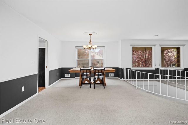 4320 Knightsbridge Lane, West Bloomfield, MI 48323