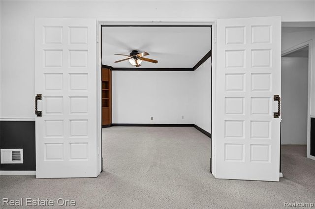 4320 Knightsbridge Lane, West Bloomfield, MI 48323
