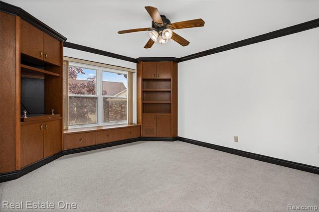 4320 Knightsbridge Lane, West Bloomfield, MI 48323