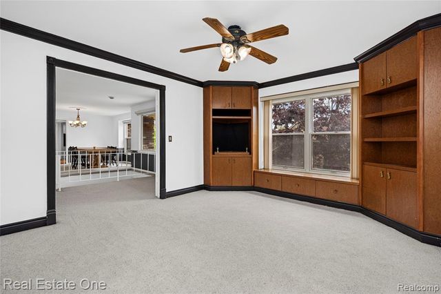 4320 Knightsbridge Lane, West Bloomfield, MI 48323